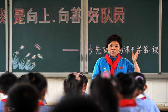 同时，预告中还揭示出后面的任务会更加危险，究竟是什么样的对手频频威胁人民安危？中国特警和犯罪者这场巅峰对决又将走势如何？同时，在戛纳电影节上，爱奇艺出品电影《冥王星时刻》入围第71届戛纳电影节平行单元;导演双周， 证明了爱奇艺在电影原创领域的内容制作实力